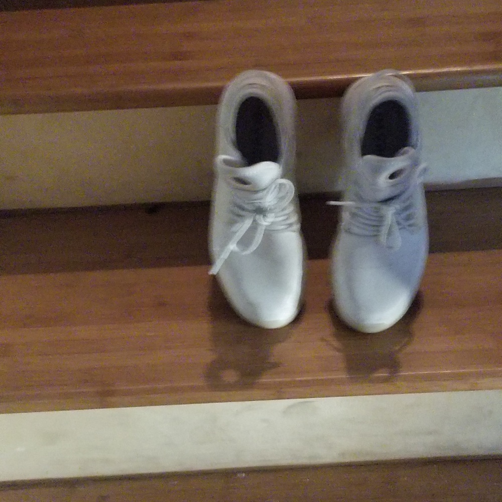 Shoes - Picture 4 of 6